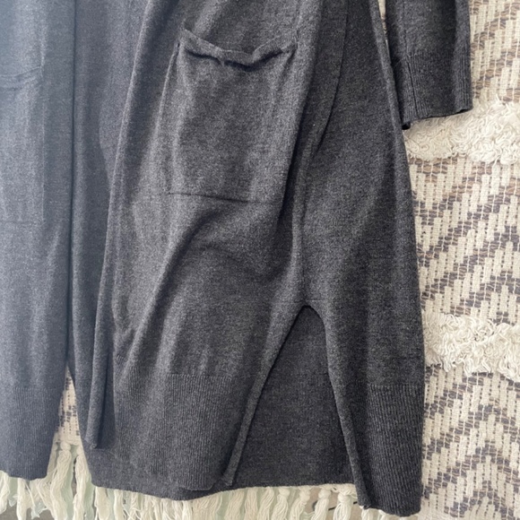 Old Navy Size XS Long Length Fitted Dark Grey Cardigan - Picture 3 of 5